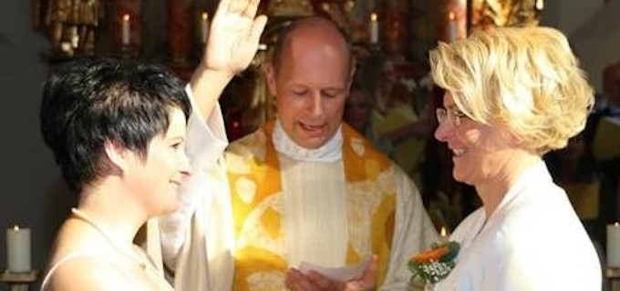 La diócesis austriaca de Graz-Seckau justifica la bendición de una pareja de lesbianas citando Amoris Laetitia