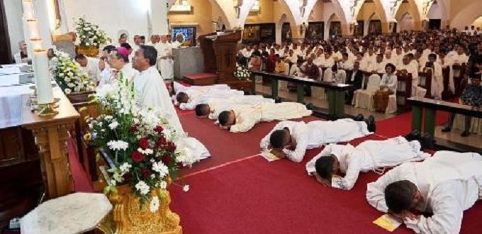7 nuevos sacerdotes son ordenados en Indonesia