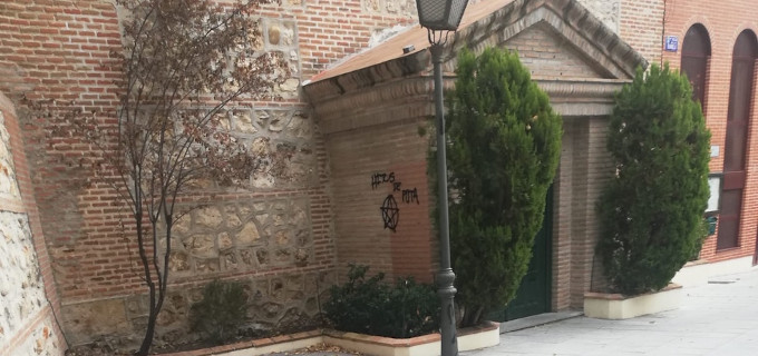 Nuevas pintadas ofensivas en una parroquia de Madrid