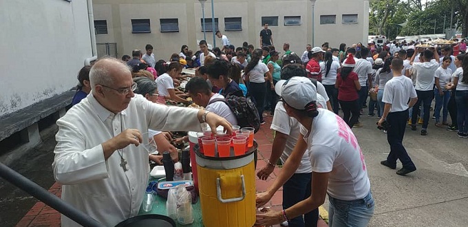 Obispo venezolano celebra la Navidad con los enfermos del Hospital