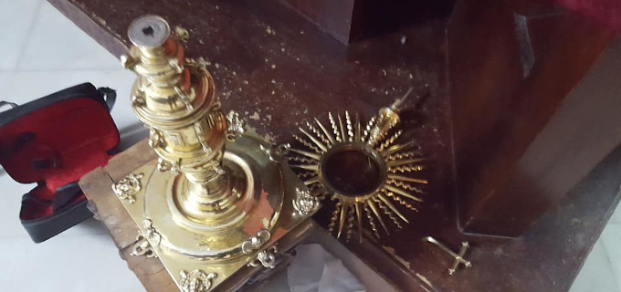 Profanan la parroquia de la localidad sevillana de Carrin de los Cspedes