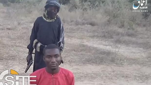 El Daesh exhibe el vídeo de un niño asesinando a un hombre por ser cristiano