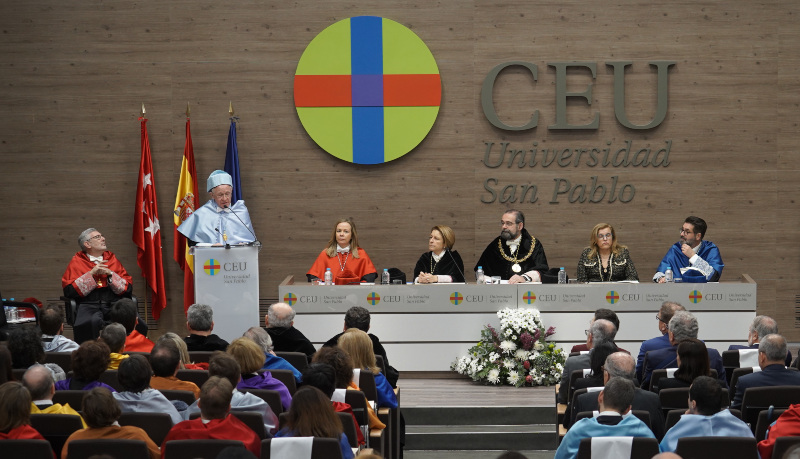 Rmi Brague, investido Doctor Honoris Causa por el CEU: «Una universidad es catlica por s misma»