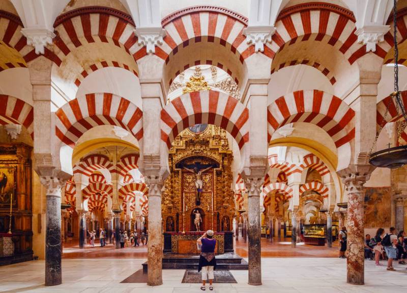 «Es de la Iglesia», una obra jurídica zanja el debate sobre la titularidad de la Catedral de Córdoba