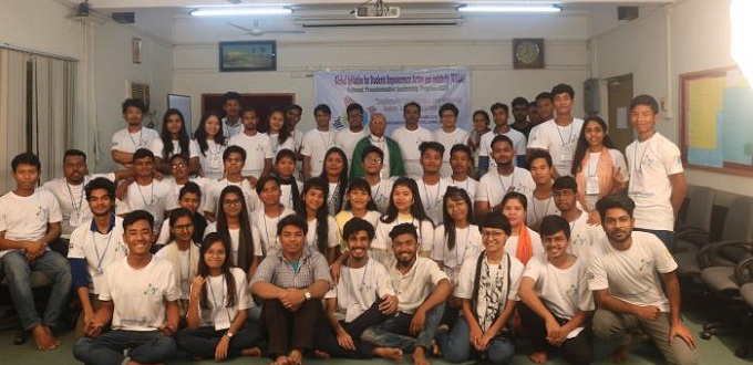 Jóvenes católicos se forman en liderazgo y ética social en Daca