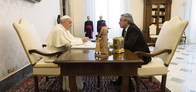 El presidente de Argentina consigue que el Papa mande a la Santa Sede reconocer que no hablaron del aborto