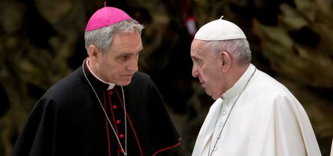 El Papa pide a Mons. Gänswein que regrese a Alemania