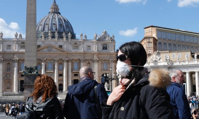 Se suspenden las Misas y funerales con público en toda Italia hasta el 3 de abril