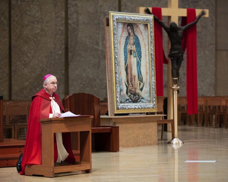 Mons. Gómez en la Jornada de Oración Nacional para buscar curación y protección del coronavirus: «Jesús en la cruz es la única respuesta»
