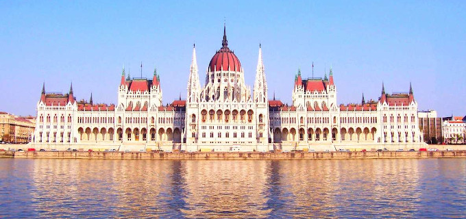 El parlamento de Hungría aprueba una ley que impide el cambio de sexo en los documentos oficiales