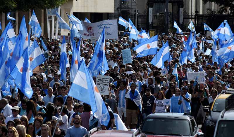 Providas argentinos saldrn a la calle si el Congreso inicia el debate de legalizacin del aborto en medio de la crisis por el COVID-19