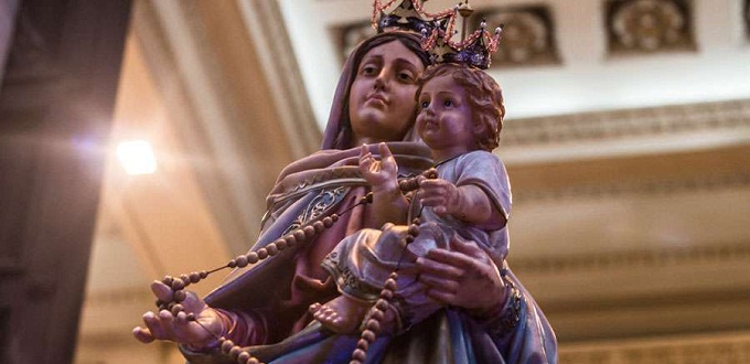 Mayo: mes dedicado a la Virgen María inicia con una bella canción interpretada por jóvenes