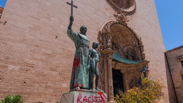 El obispado de Mallorca lamenta el vandalismo contra una imagen de San Junípero Serra sin mencionar a quien lo alentó