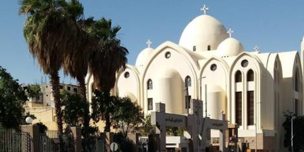 Iglesia copta advierte contra estafadores que venden agua bendita y aceite curativo para el Covid-19