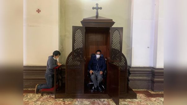 De nuevo, un obispo del Perú establece la «Confesión» vía telefónica