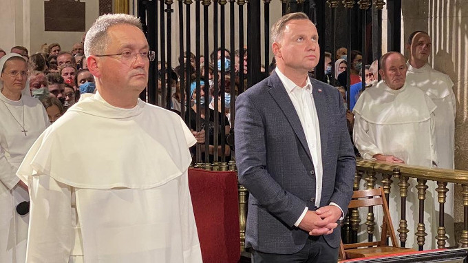 Duda acude al Santuario de Jasná Gorá para dar gracias a la Virgen por su victoria en las elecciones