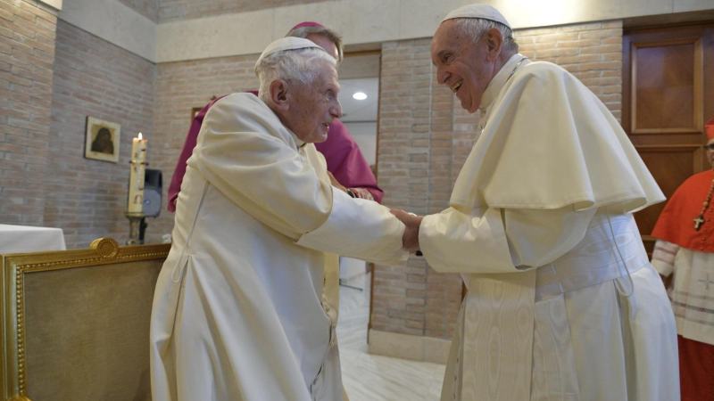 El Papa expresa su cercanía a Benedicto XVI ante la muerte de su hermano Georg