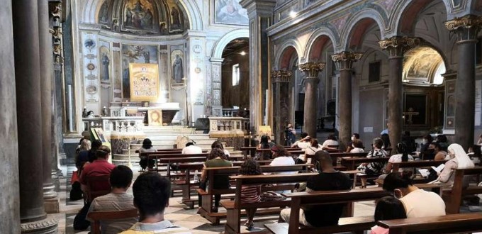 Católicos latinoamericanos se reúnen en Roma para rezar por las víctimas del coronavirus