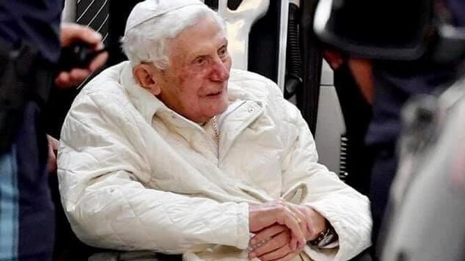 Benedicto XVI está «extremadamente frágil»