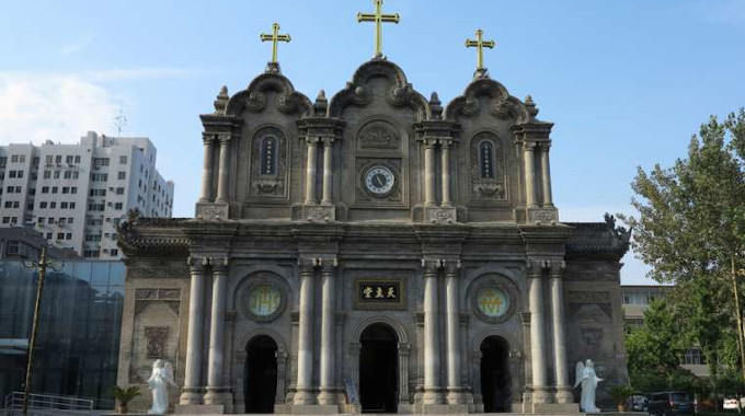 Mons. Anthony Dang Minyan niega que la dictadura comunista vaya a demoler la catedral de su dicesis