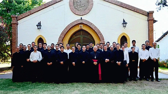 Las madres de los seminaristas de San Rafael escriben una carta al Papa para pedirle que no se cierre el seminario