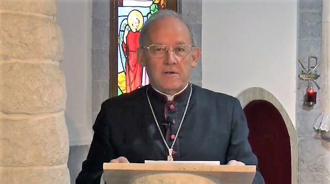 Nueve meses después Mons. Taussig decide respetar el derecho de los fieles a comulgar en la boca