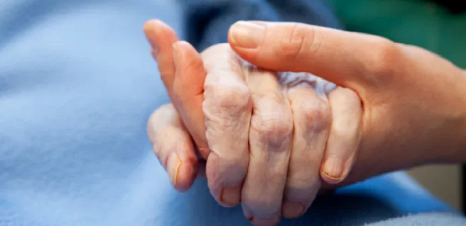 Mujer de 82 años logra frenar la eutanasia de su marido