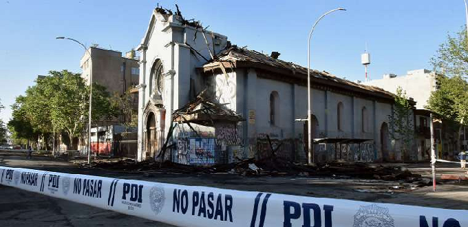 Obispos iberoamericanos expresan solidaridad con Chile tras la quema de iglesias