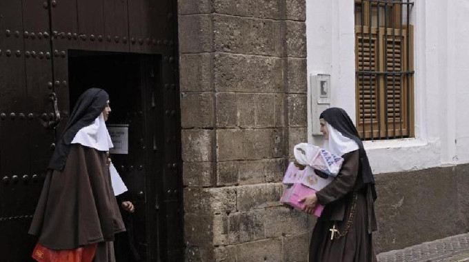 Confinan el convento Casa Madre de las Hermanas de la Cruz de Sevilla al contagiarse 40 monjas
