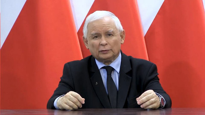 Jaroslaw Kaczynski, viceprimer ministro polaco, pide a los ciudadanos que defiendan las iglesias de los proabortistas