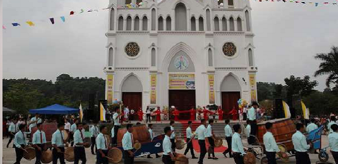Nueva iglesia inaugurada para evacuados en Vietnam
