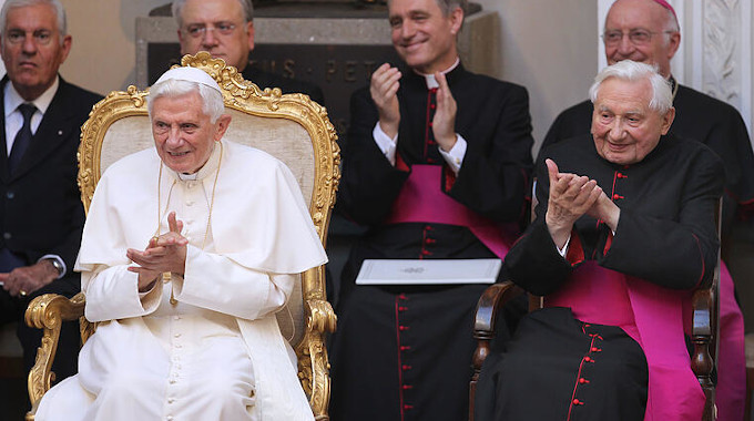 Benedicto XVI renuncia a la herencia de su hermano, que pasa a la Santa Sede