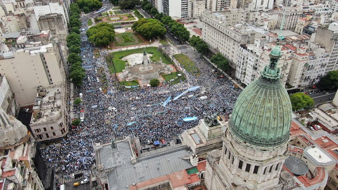 El gobierno argentino miente a la hora de presentar argumentos para aprobar la ley abortista