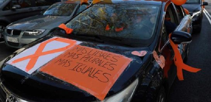 Masiva manifestacin en coches en varias ciudades protestan contra la ley Cela