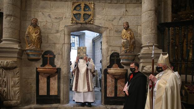 Comienza un «Año Santo Jacobeo» de dos años con la apertura de la Puerta Santa