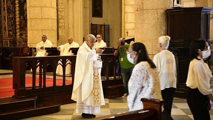 El Episcopado de Repblica Dominicana celebra que el Presidente derogue el cierre de las iglesias y el culto