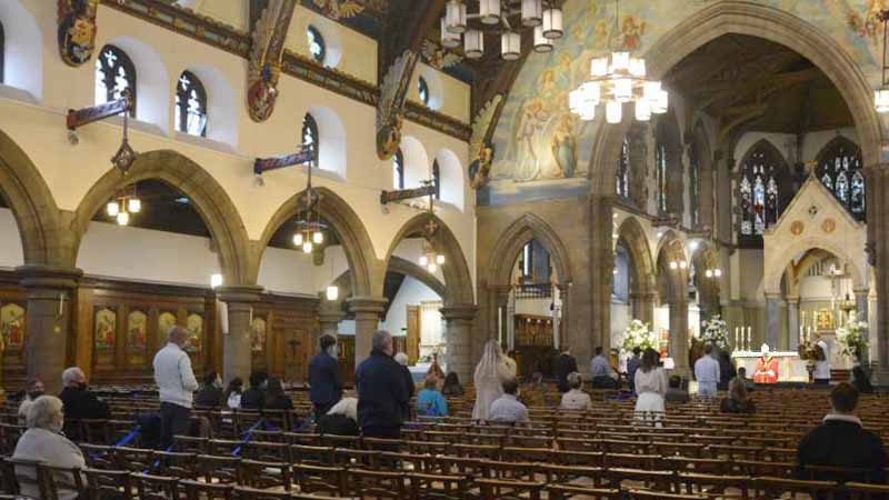 Los obispos de Escocia protestan por el cierre de las iglesias durante un mes