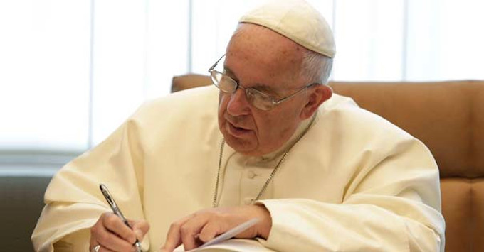 El Papa habilita el acceso de las mujeres a los ministerios del lectorado y el acolitado