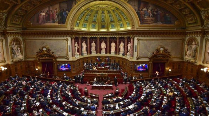 El Senado francés vota en contra de incluir el derecho al aborto en la Constitución
