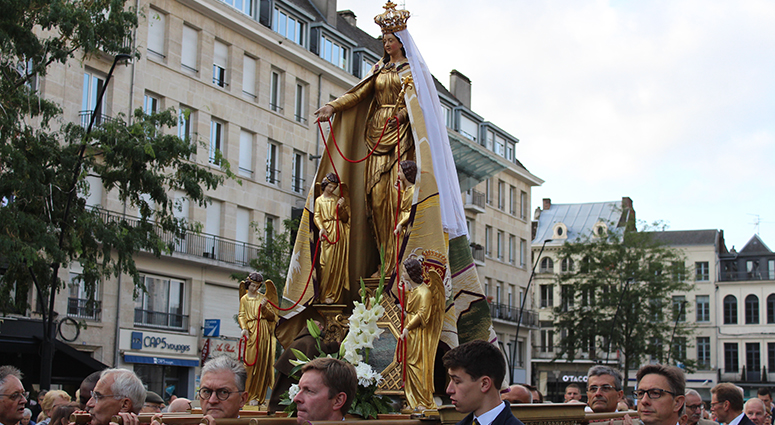 El pueblo de Valenciennes ayun y rez como haba pedido la Virgen y les libr de la peste