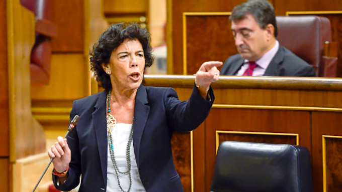 La ministra socialista Isabel Celaá se burla de un diputado que dio el testimonio de su hija con Síndrome de Down