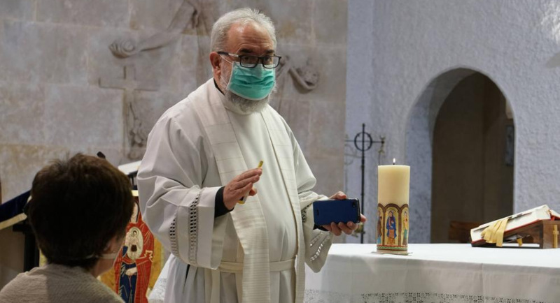 España, instrucción de los obispos para la Semana Santa en pandemia: mejor presencial, mejor cantos o transmisiones no enlatadas