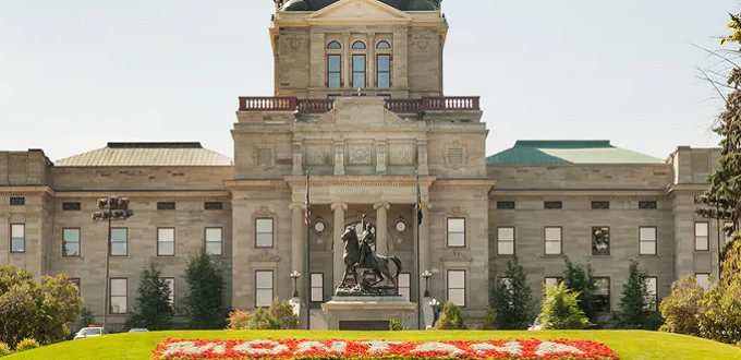 El gobernador de Montana firma una ley que clarifica las protecciones de la libertad religiosa