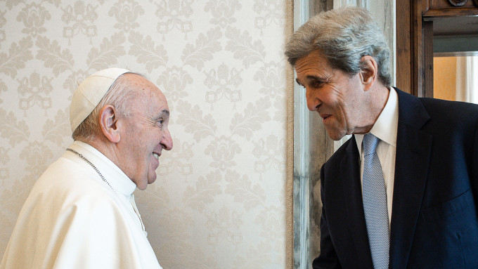 John Kerry: «El Papa es una autoridad moral de peso en la crisis climática»