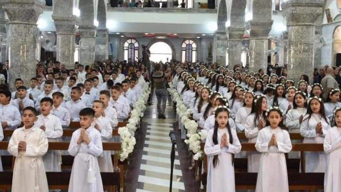 La Iglesia renace en Irak: 121 nios reciben la primera comunin en Qaradosh