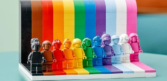 LEGO lanza juego con los colores de la bandera LGTBI