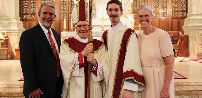 El hijo del ex pastor protestante Scott Hahn ordenado sacerdote