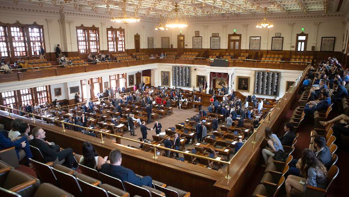 El poder legislativo de Texas aprueba una ley para prohibir el aborto cuando se detecta el latido del corazn del feto