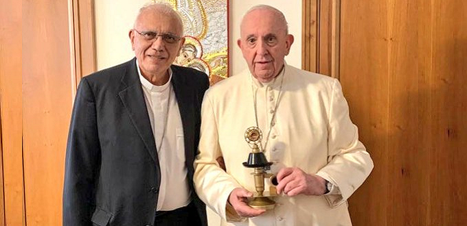 El Papa Francisco recibe reliquia del Beato Jos Gregorio Hernndez