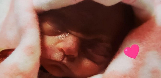 Mamá comparte foto de un bebé de 22 semanas que murió después del nacimiento